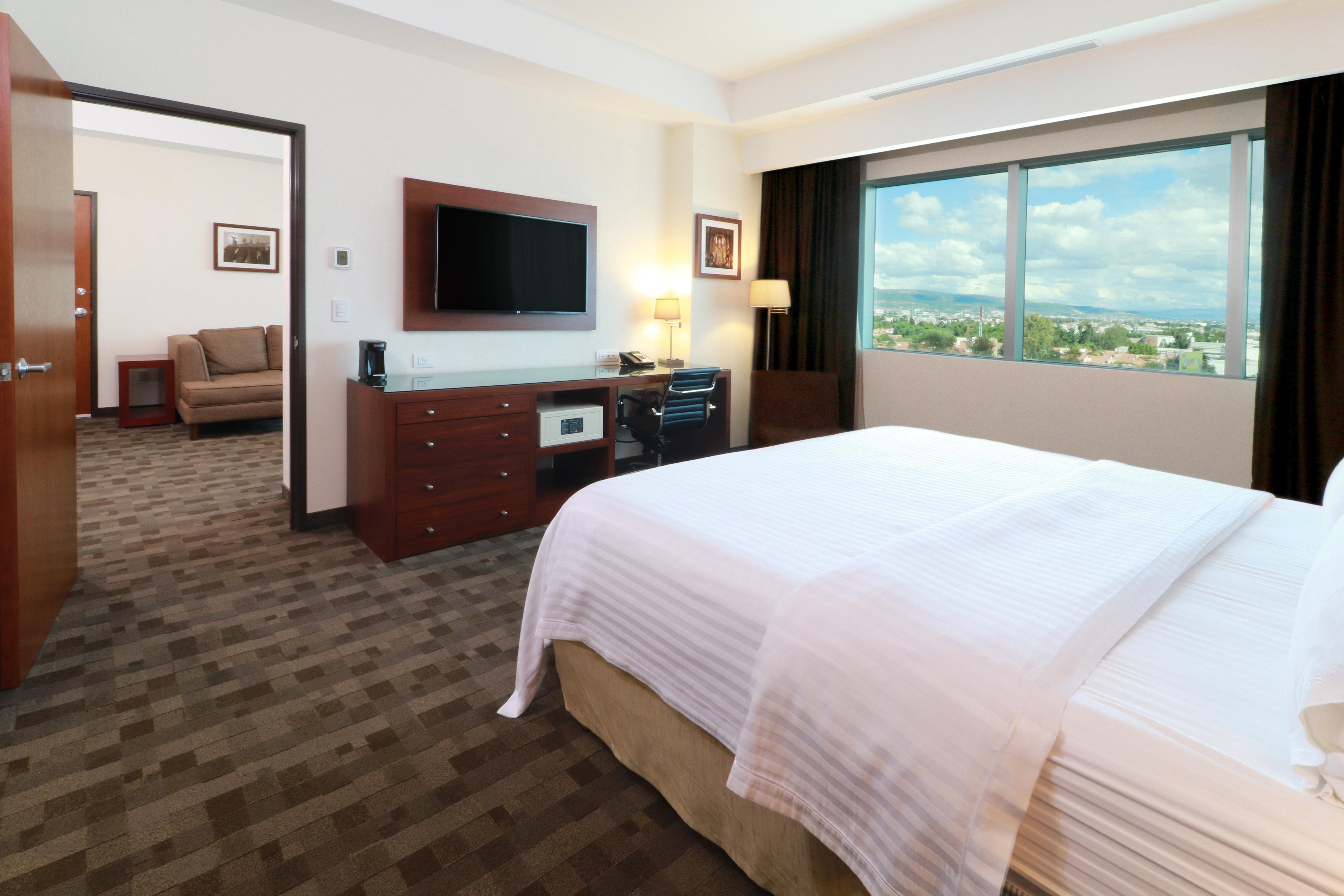 Holiday Inn & Suites Plaza Mayor By Ihg Λεόν Εξωτερικό φωτογραφία