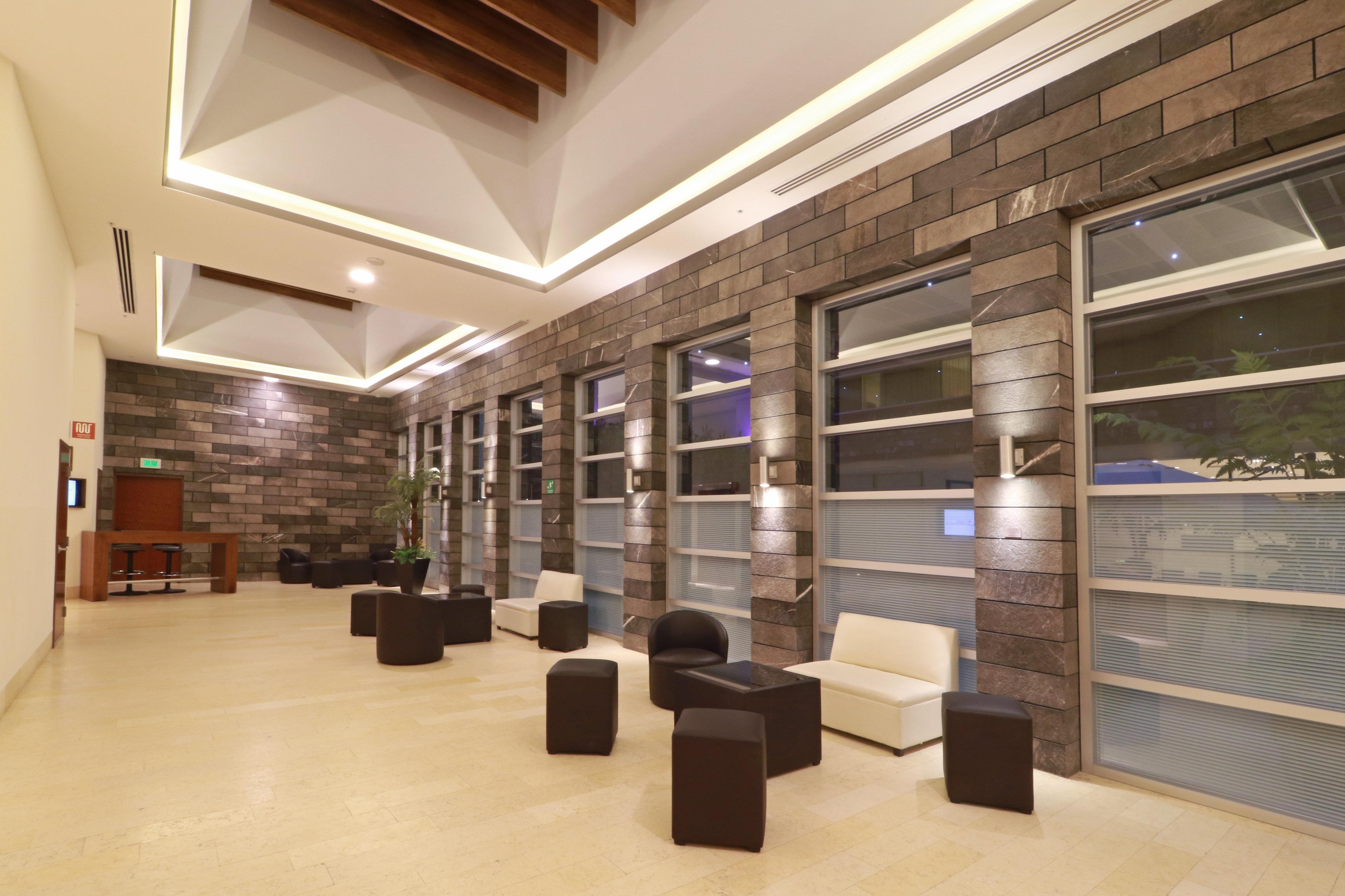Holiday Inn & Suites Plaza Mayor By Ihg Λεόν Εξωτερικό φωτογραφία