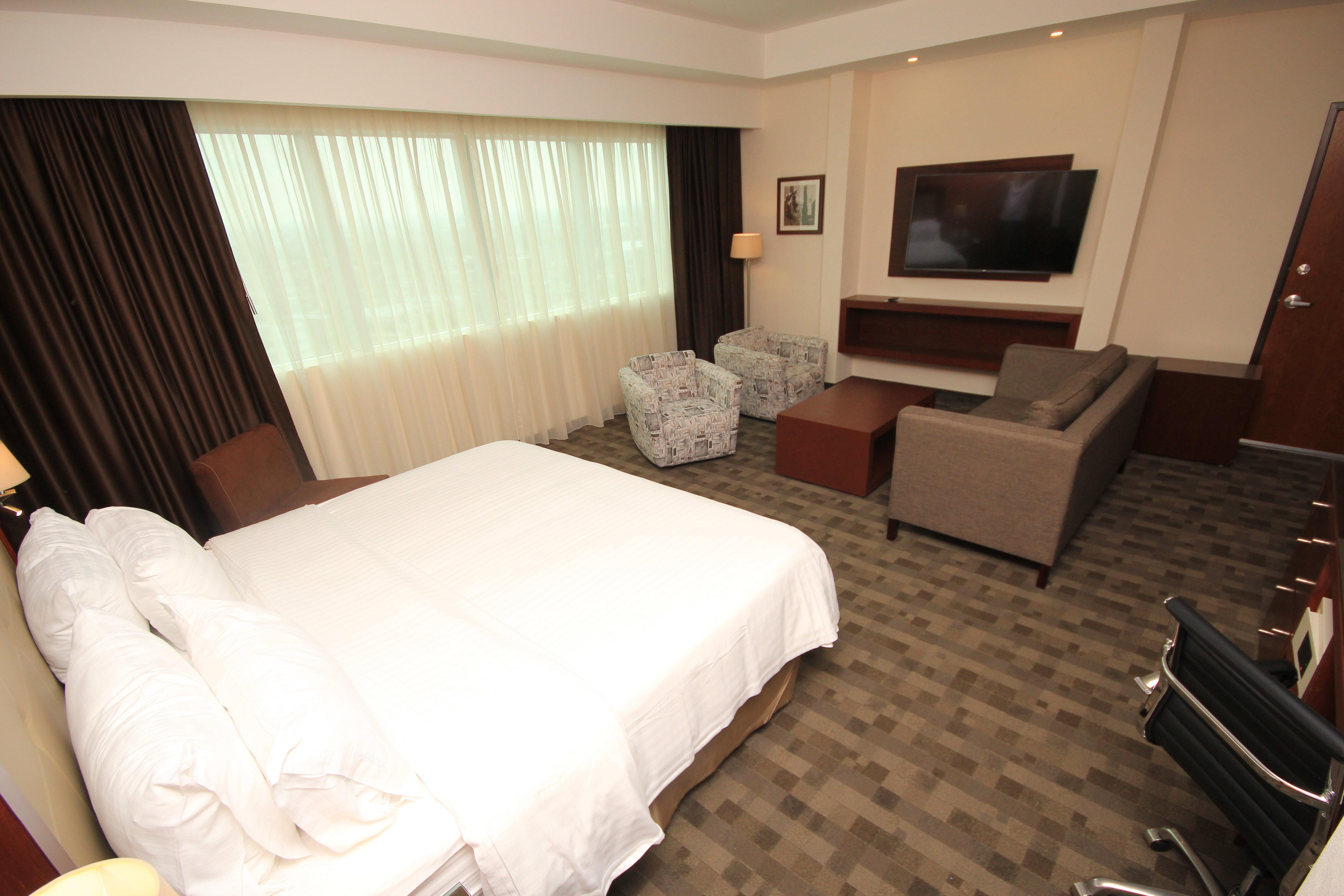 Holiday Inn & Suites Plaza Mayor By Ihg Λεόν Εξωτερικό φωτογραφία