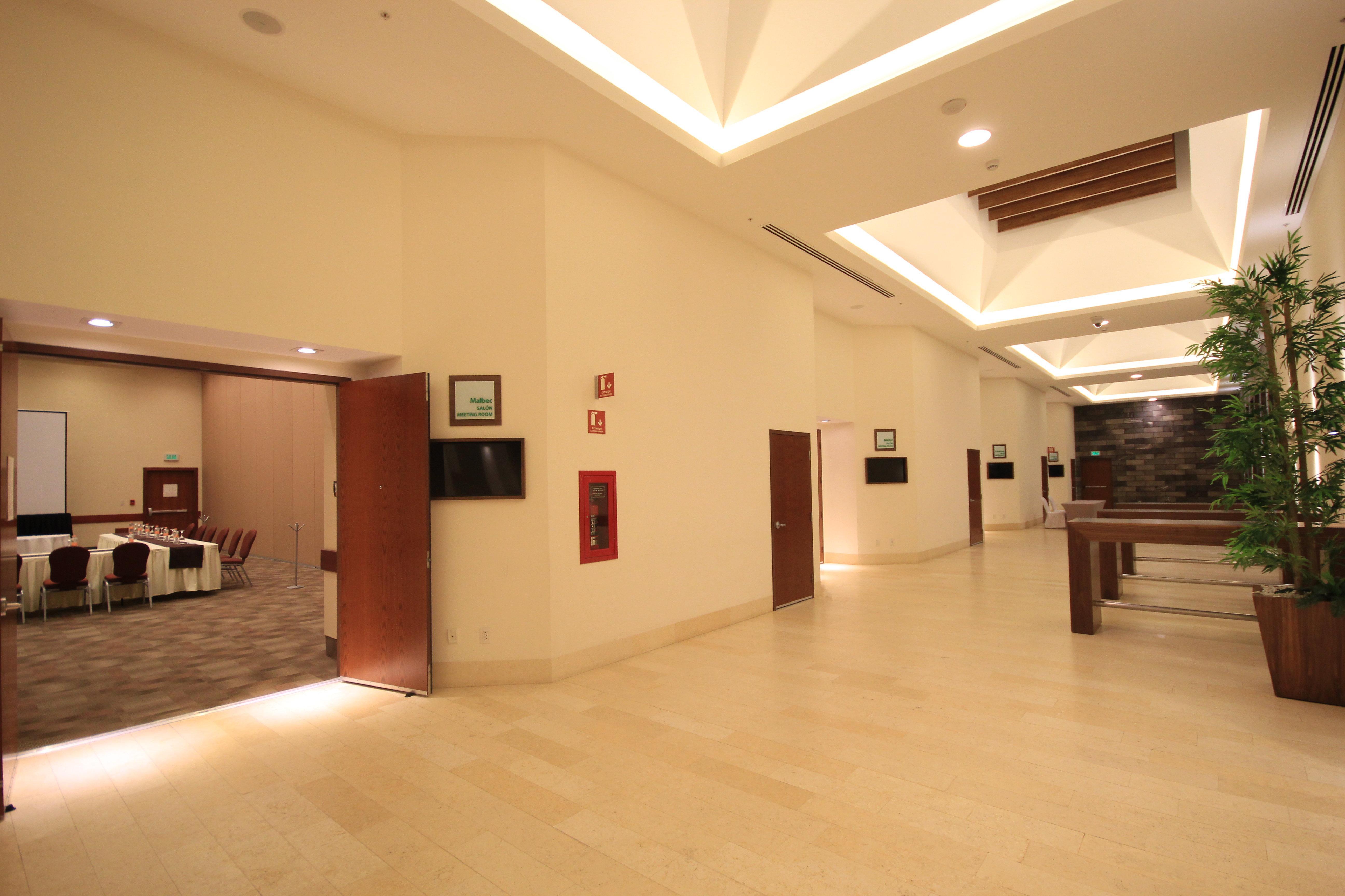 Holiday Inn & Suites Plaza Mayor By Ihg Λεόν Εξωτερικό φωτογραφία