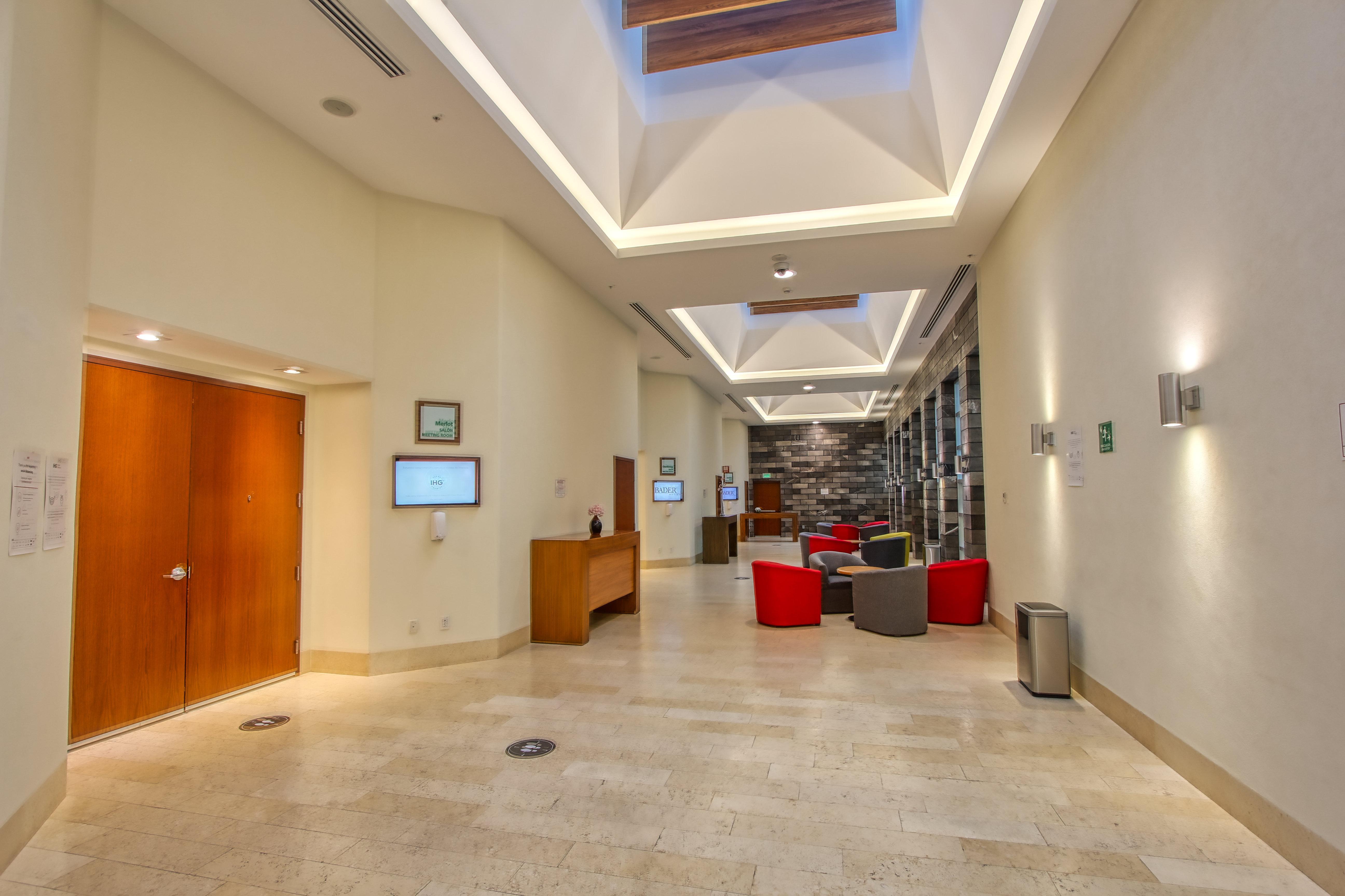 Holiday Inn & Suites Plaza Mayor By Ihg Λεόν Εξωτερικό φωτογραφία