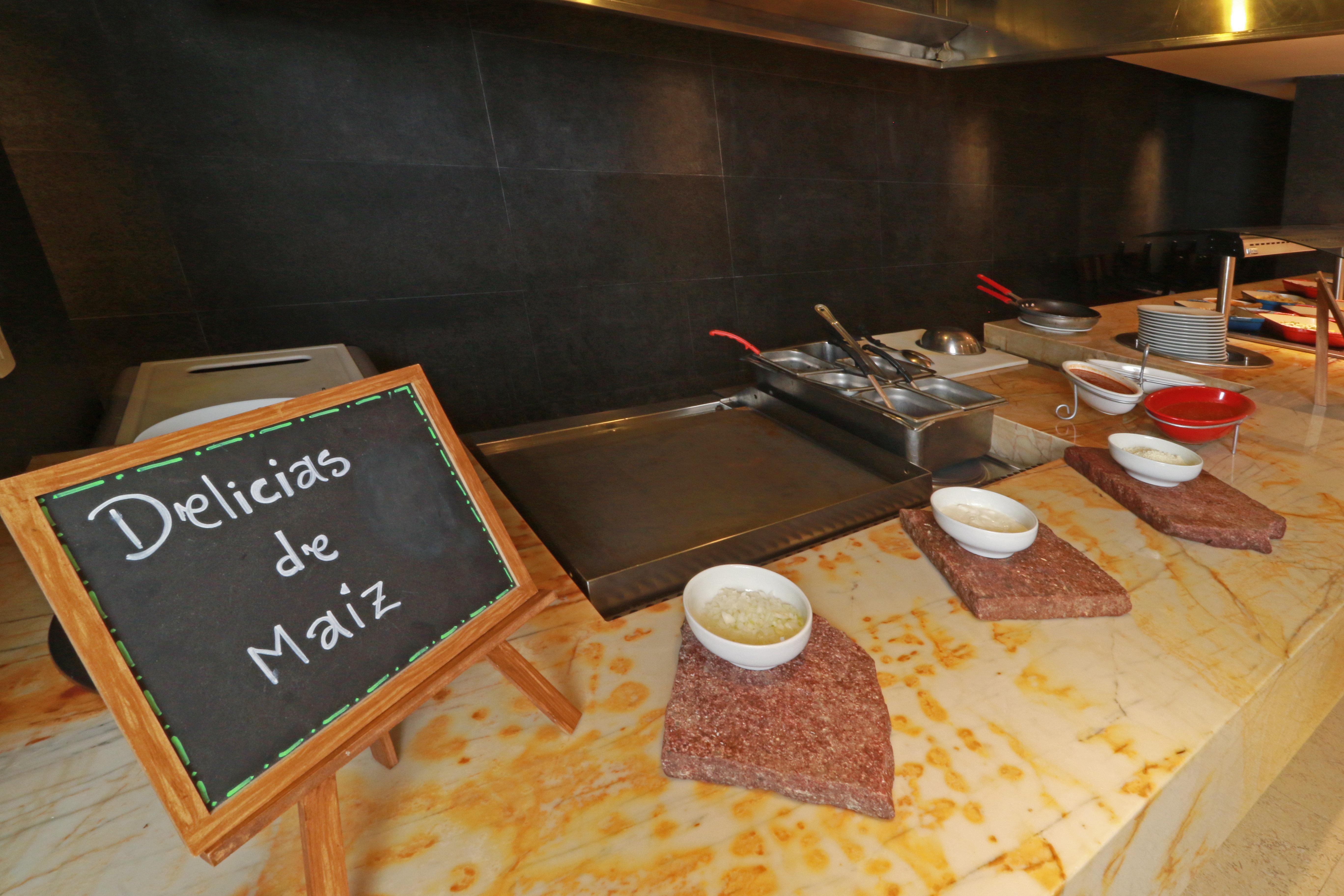 Holiday Inn & Suites Plaza Mayor By Ihg Λεόν Εξωτερικό φωτογραφία