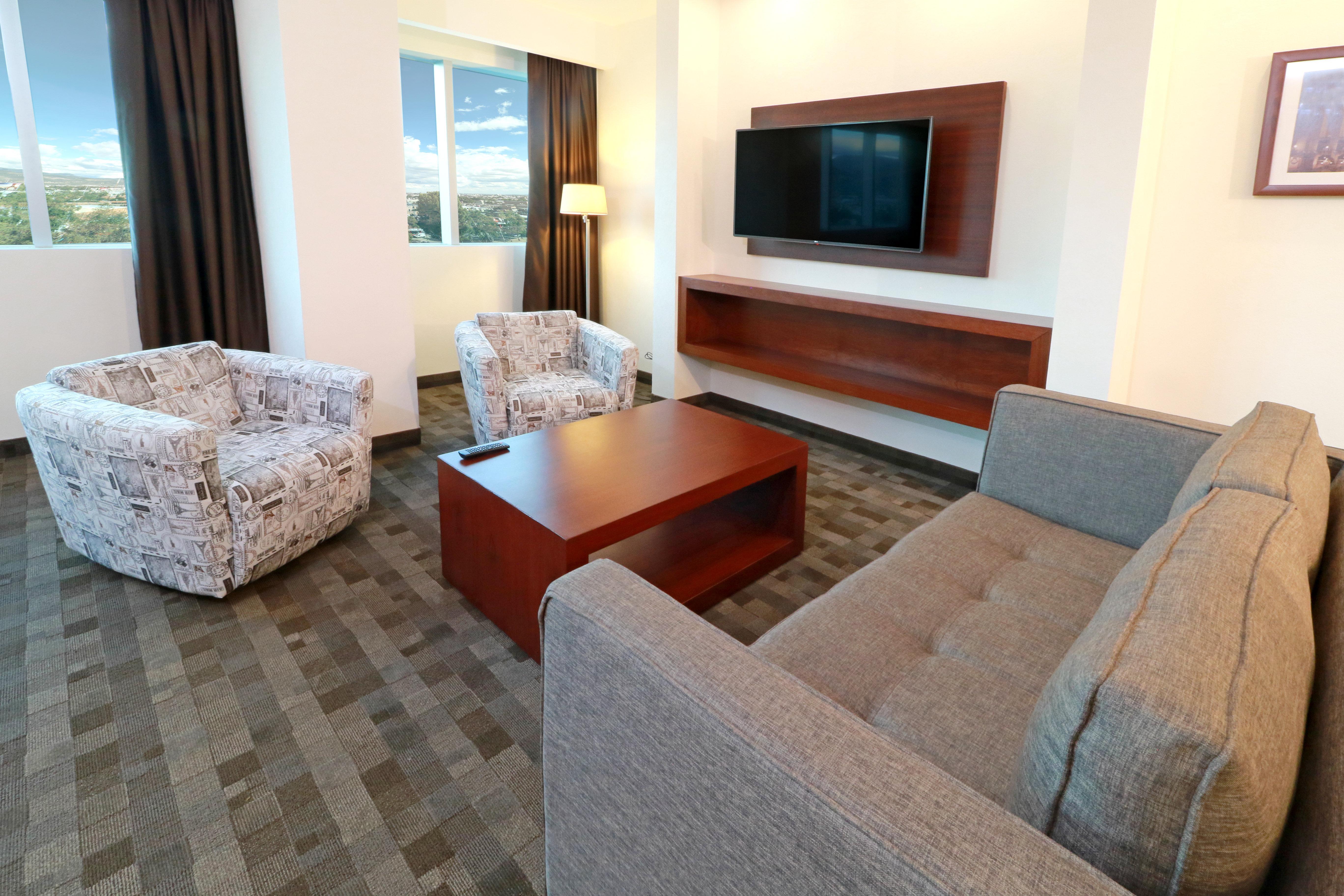 Holiday Inn & Suites Plaza Mayor By Ihg Λεόν Εξωτερικό φωτογραφία
