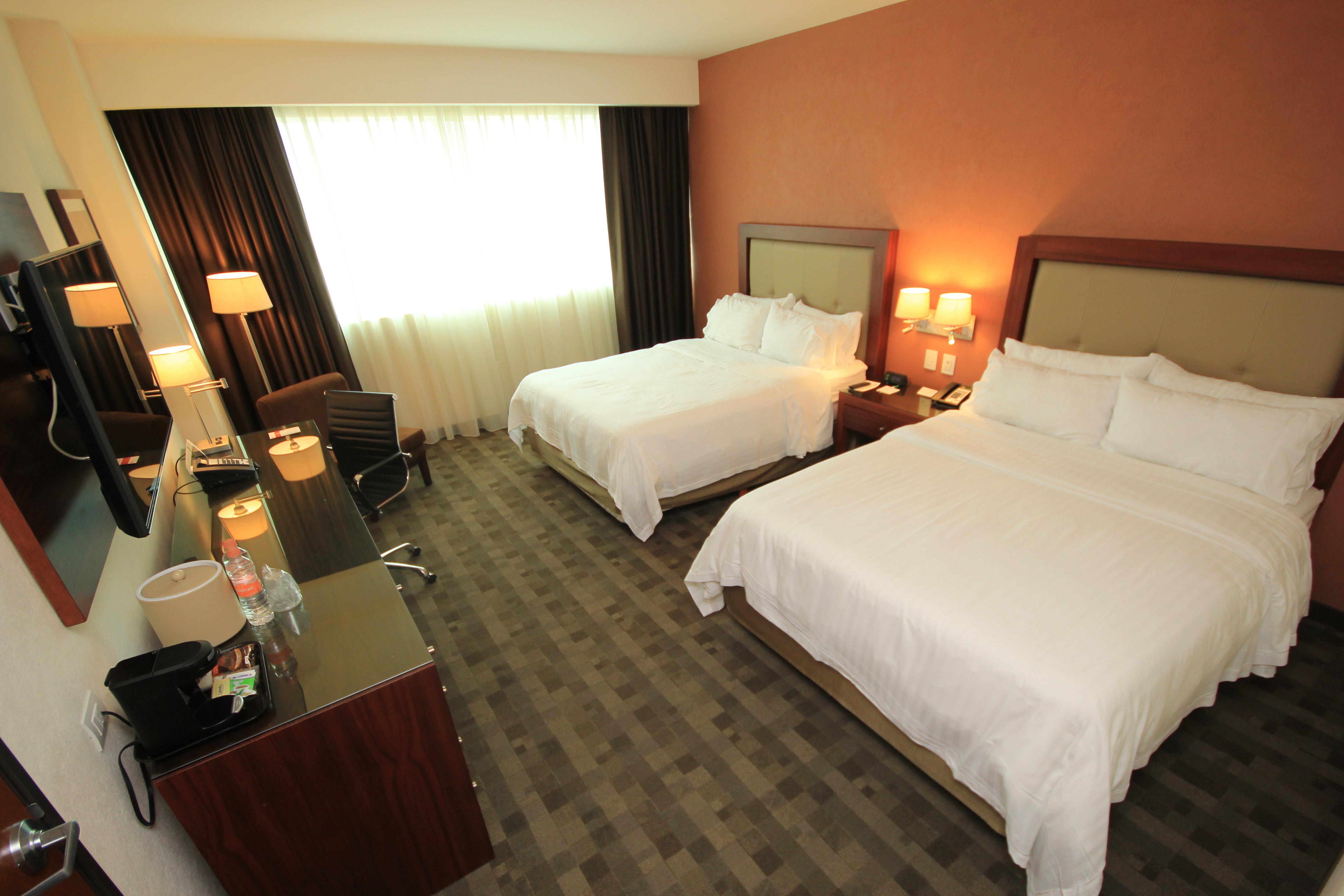 Holiday Inn & Suites Plaza Mayor By Ihg Λεόν Εξωτερικό φωτογραφία