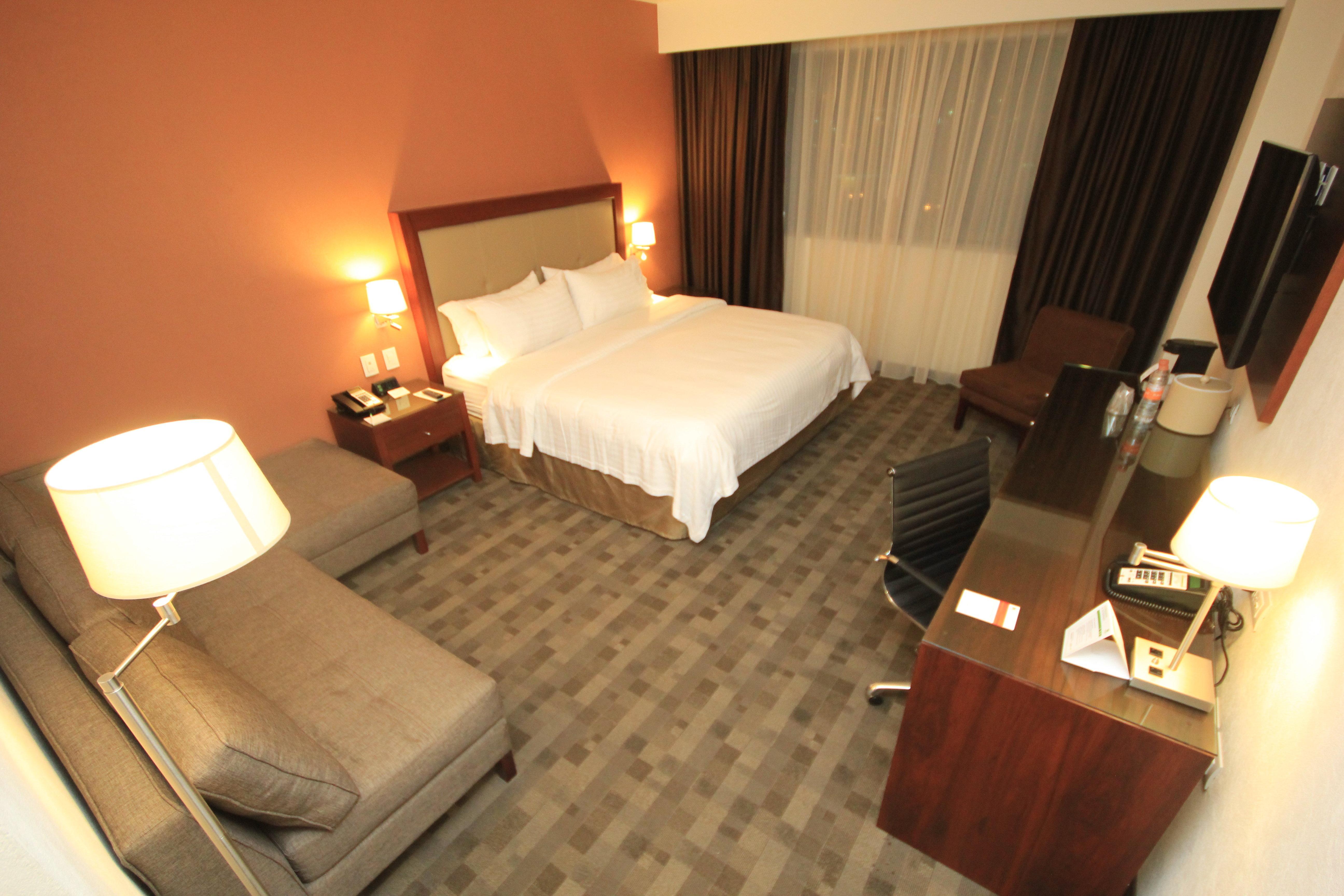 Holiday Inn & Suites Plaza Mayor By Ihg Λεόν Εξωτερικό φωτογραφία