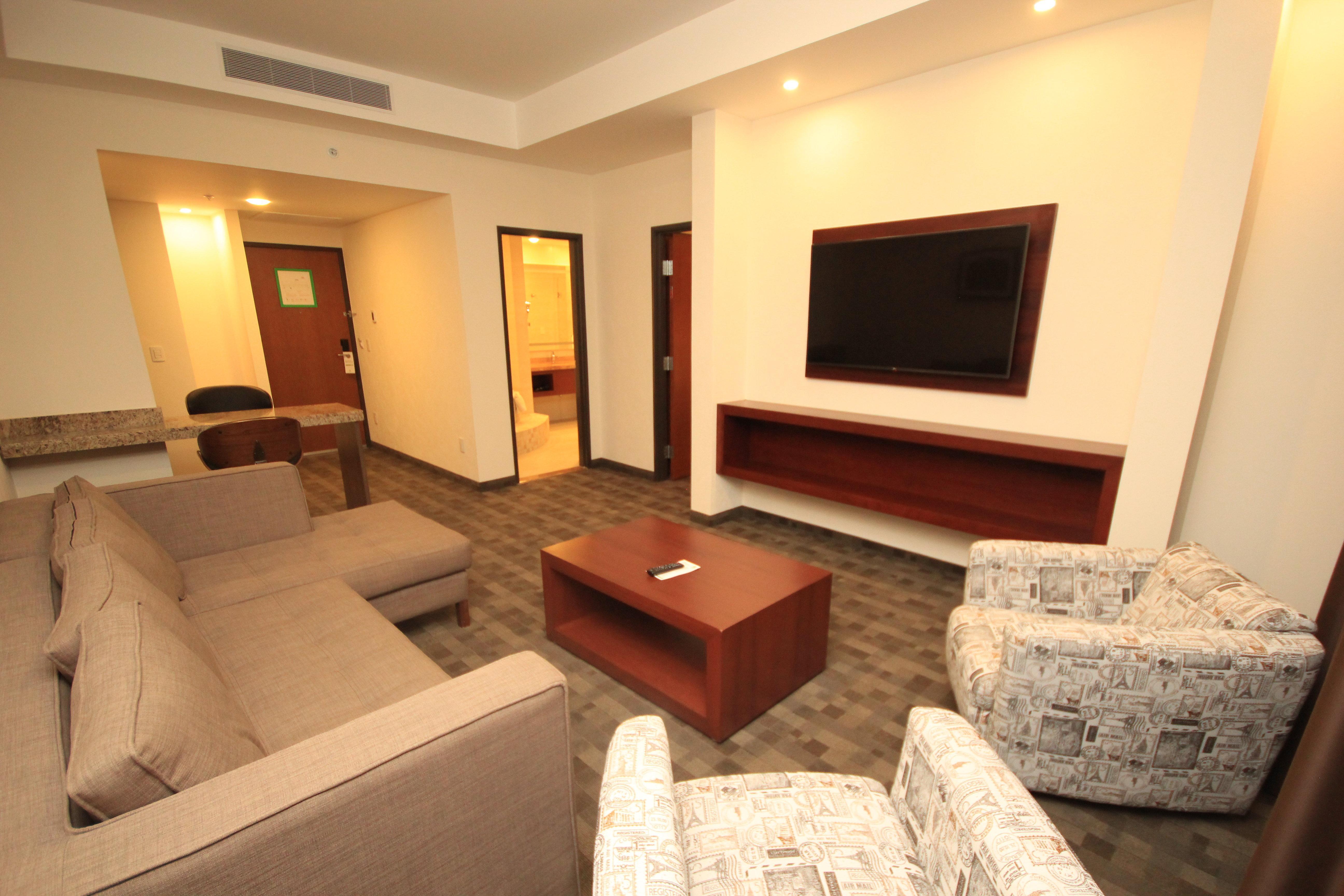 Holiday Inn & Suites Plaza Mayor By Ihg Λεόν Εξωτερικό φωτογραφία